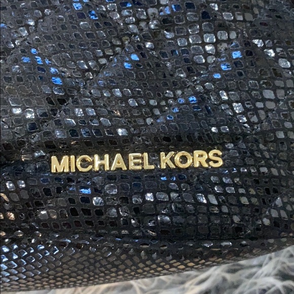 Michael Kors-Jules- Crossbody Embossed Leather Bag - Picture 3 of 5